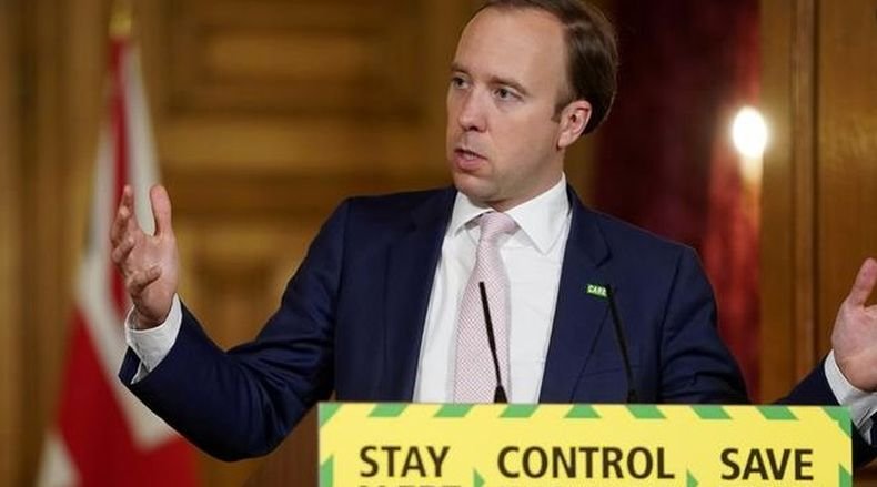 Целувка с подчинена разклати поста на британския здравен министър