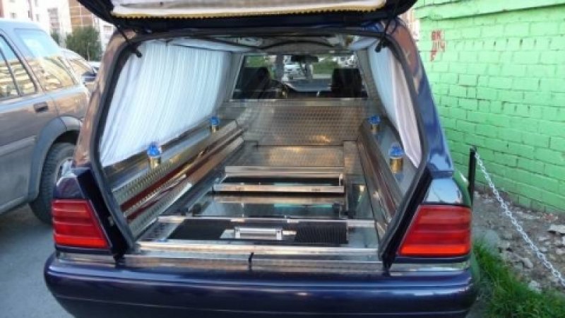 Диджеят, прегазил жена с катафалка, остава под арест вкъщи