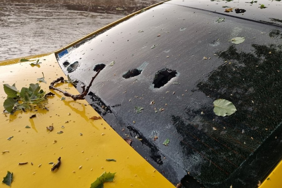 Заради излитащ самолет спрели ракетите срещу градушката над Асеновград