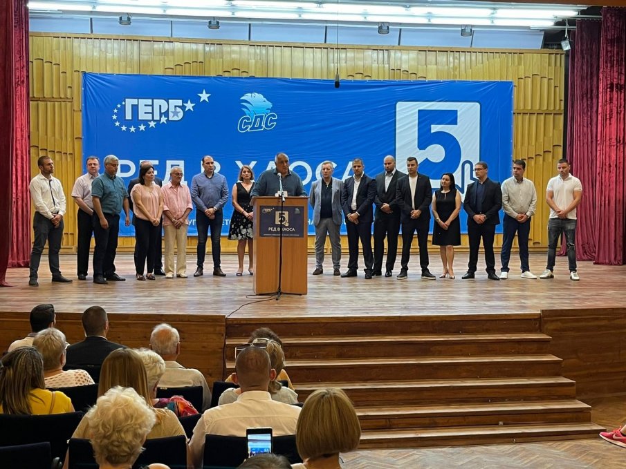 Бойко Борисов от Плевен: Няма да ни изчегъртат толкова лесно. ГЕРБ се появи по времето на Tройната коалция. А те не бяха по-безобидни от ортаците на Радев (СНИМКИ/ВИДЕО)