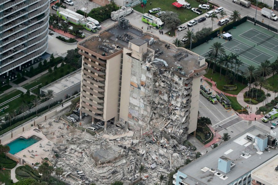 Пострадалите и близките на жертвите при срутването на сградата във Флорида ще получат не по-малко от 150 млн. долара