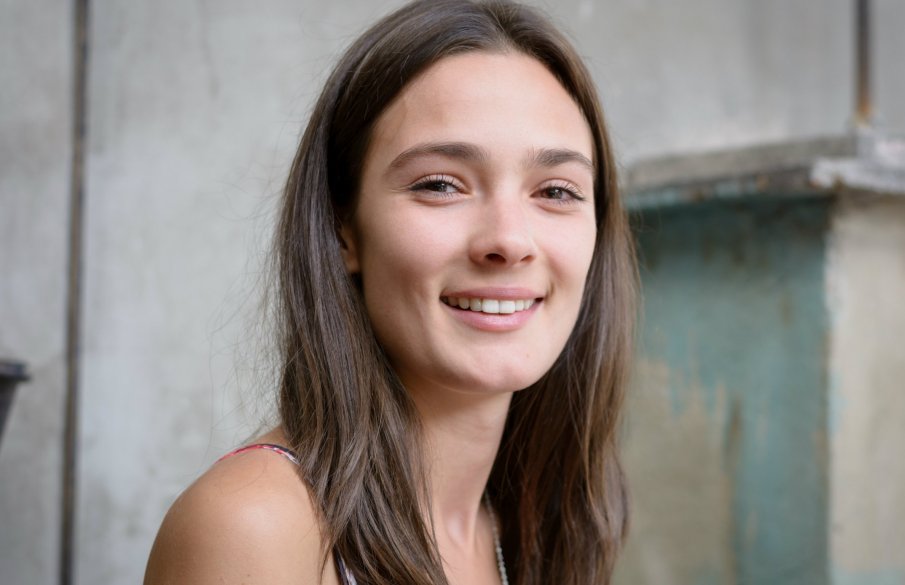 “Блаженият“ с покойната Лорина Камбурова идва в кината до месец