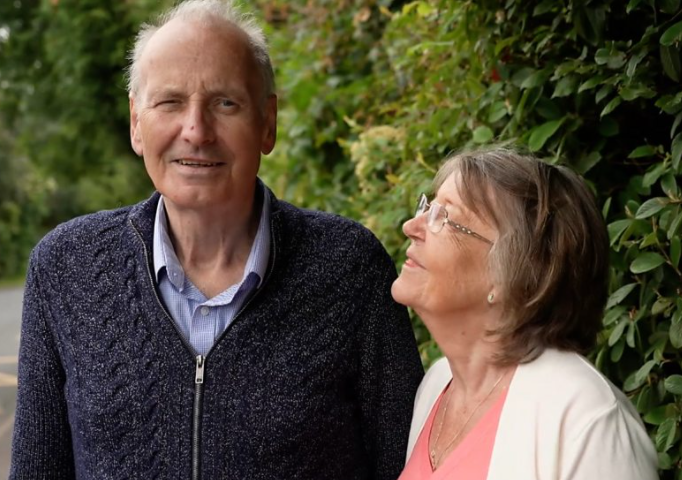 В продължениe на 10 месеца мъж бори COVID-19, жена му пет пъти отменя погребението му