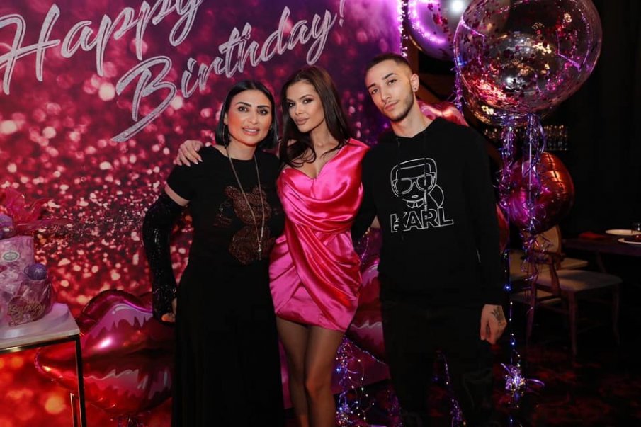 ЗАРАДИ ПОТРОШЕНАТА СОФИ: Гринго аут от рождения ден на кумицата си Преслава