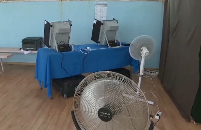 От ЦИК с уточнение: Машината в Сърница не е спряла заради прегряване