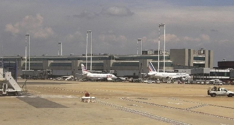 Двигател на български самолет се взриви над Италия