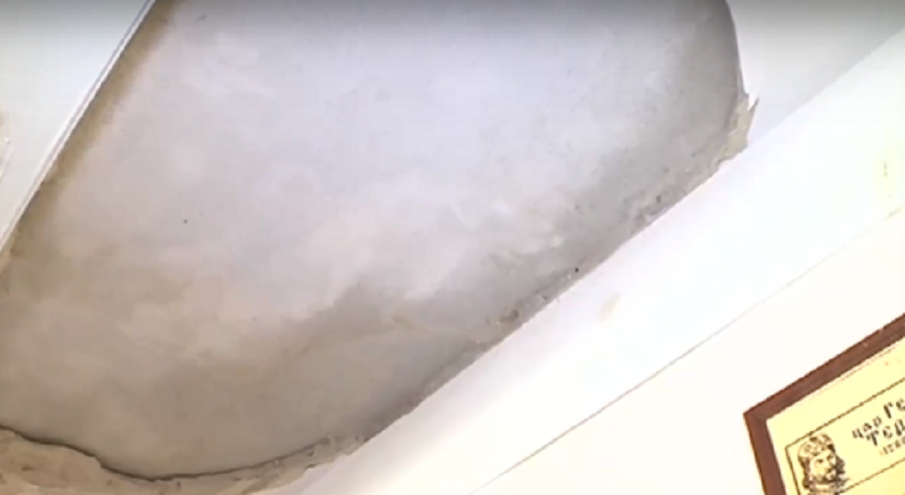 Читалището в Дълбок извор пред срутване