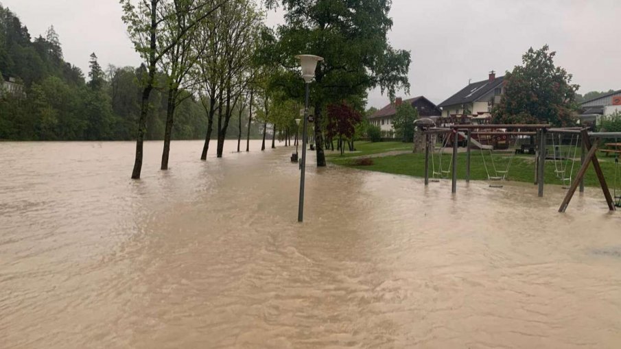 Наводнения в Германия заради пороите