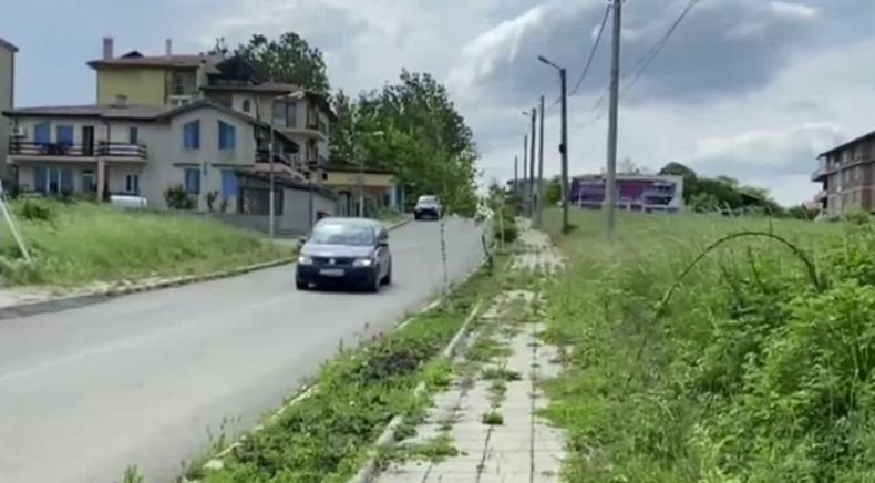 Жители на Синеморец и туристи излизат на протестно шествие