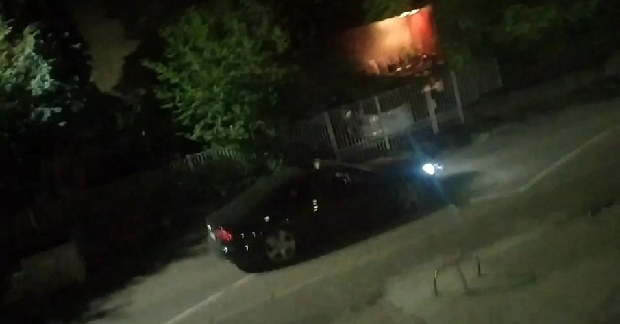 ВАНДАЛИ: Деца терористи вилнеят в софийски квартал (ВИДЕО)