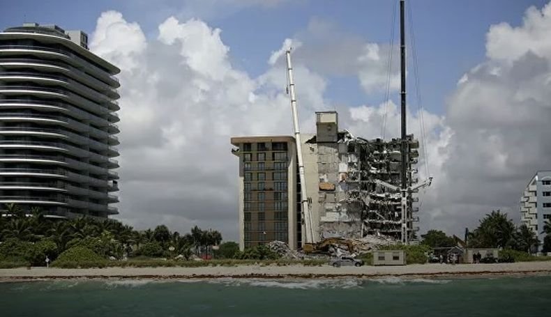 Жертвите при срутването на сградата във Флорида станаха 18