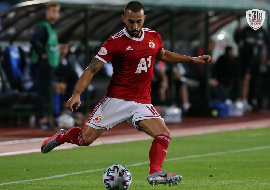 Чужденци разделят Георги Йомов от родна чалгарка