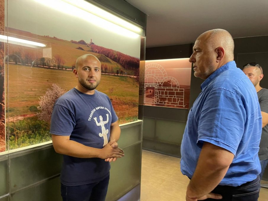 Борисов в Свещарската гробница: Добре се погрижихме за културата. Древният паметник е труден за изчегъртване (СНИМКИ)