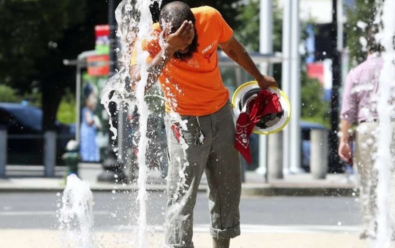 Близо 500 смъртни случая в Канада през последните дни може да са свързани с аномални горещини