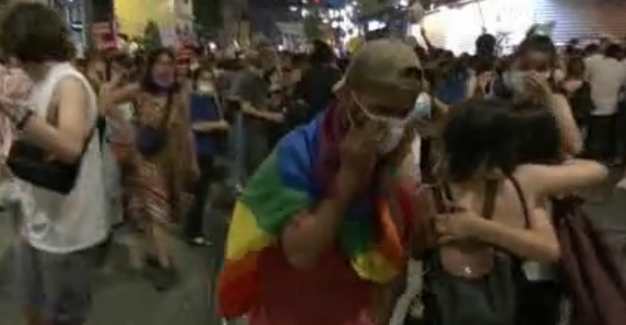 Сблъсъци между протестиращи жени и полиция в Истанбул