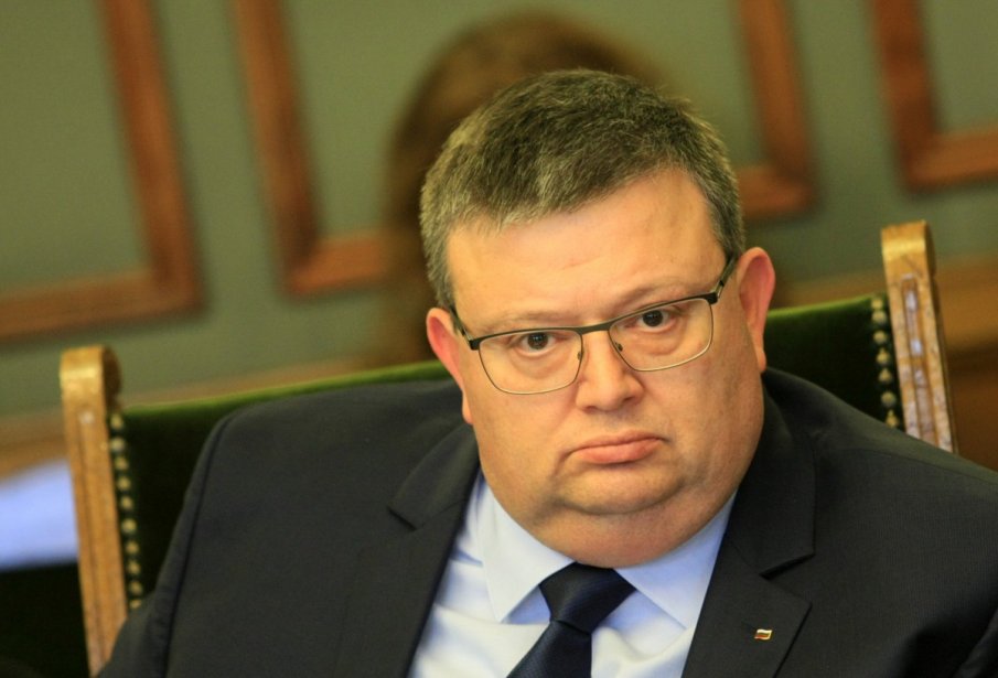 Комисията Цацаров иска отпадането на екостикерите за коли