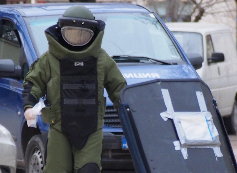 ЕКШЪН: Взривиха изоставен куфар край столичен мол