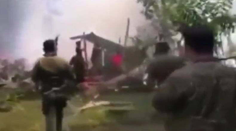 Военен самолет с 85 души на борда се е разбил на Филипините (ВИДЕО)