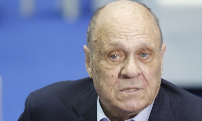 СOVID-19 уби режисьора на Москва не вярва на сълзи