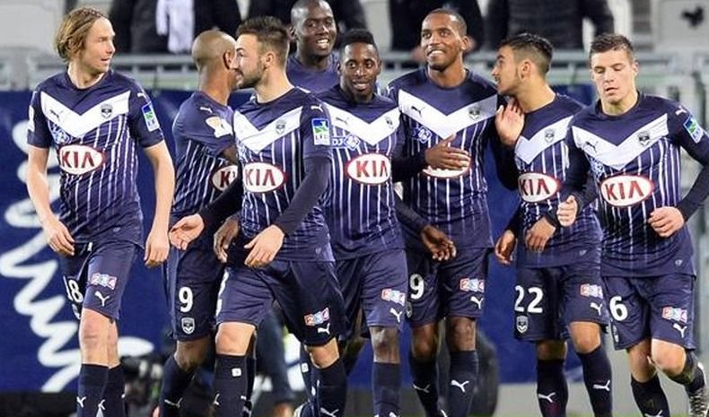 С вяра в световната титла: Французи пътуват с велосипеди до Катар