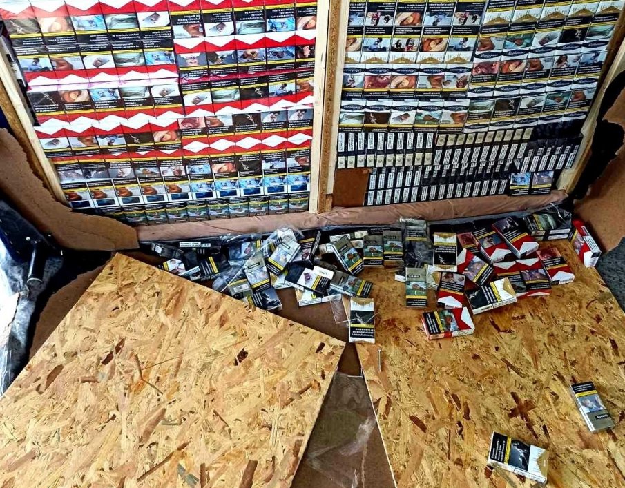 47 320 къса цигари бяха открити при проверка на два автовоза на ГКПП Дунав мост-Видин