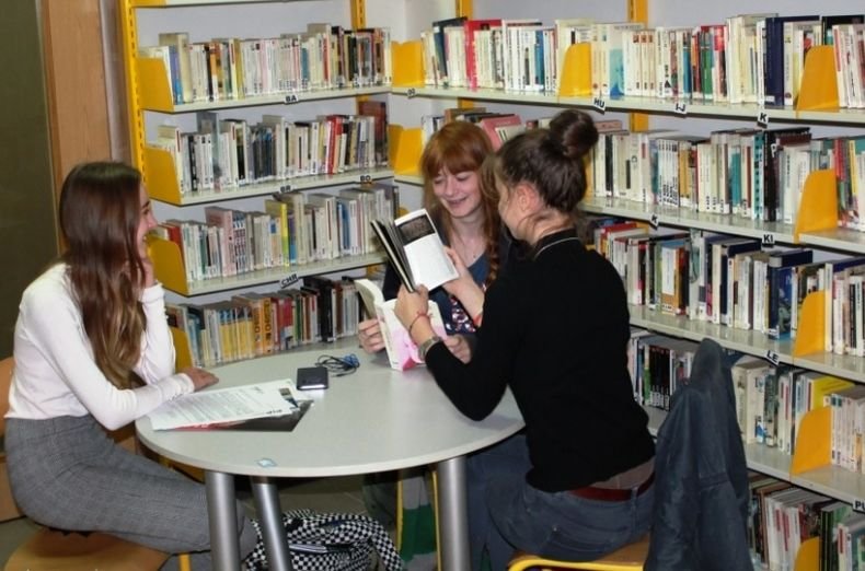 96 български училища получават средства за библиотеки и кътове за четене