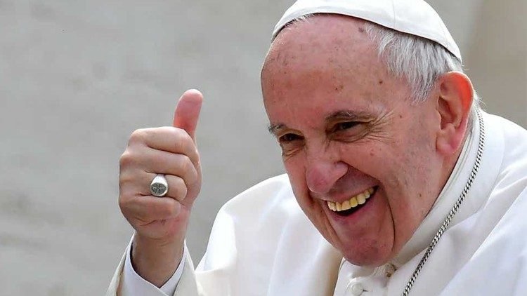 Папа Франциск получи фланелка на волейболния Хебър