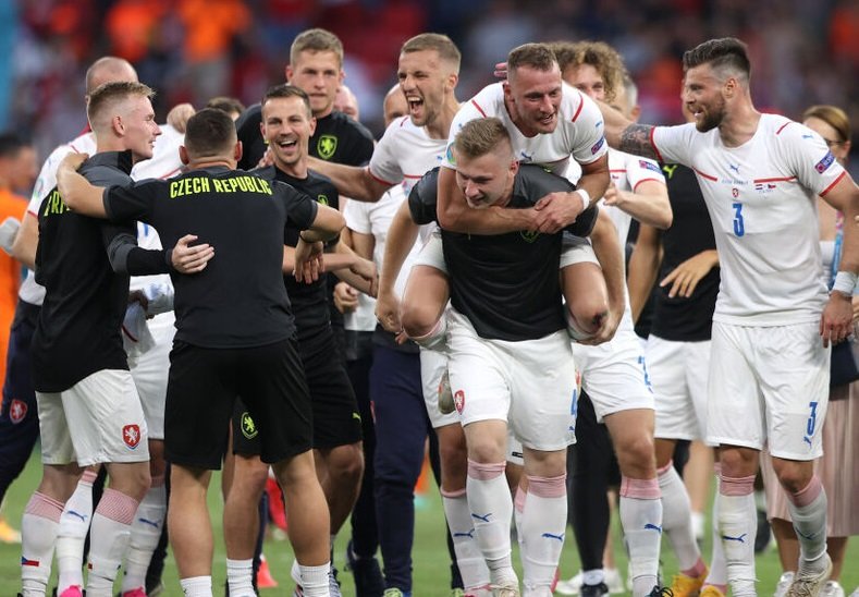 Дания обяви война на Англия преди полуфинала на “Уембли