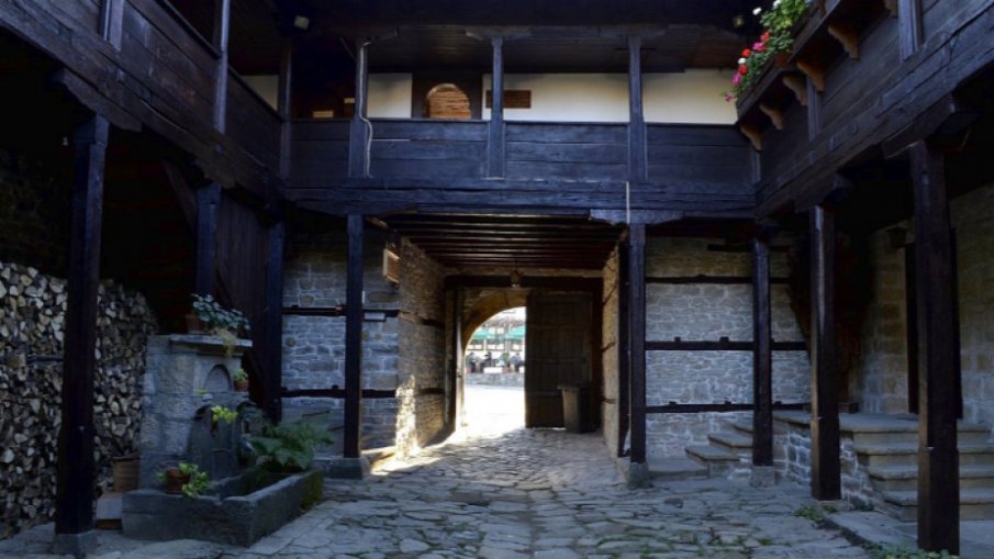 Старото школо в Трявна ще е достъпно за хора с физически увреждания