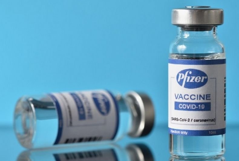 Израел започна да ваксинира срещу COVID-19 с трета доза
