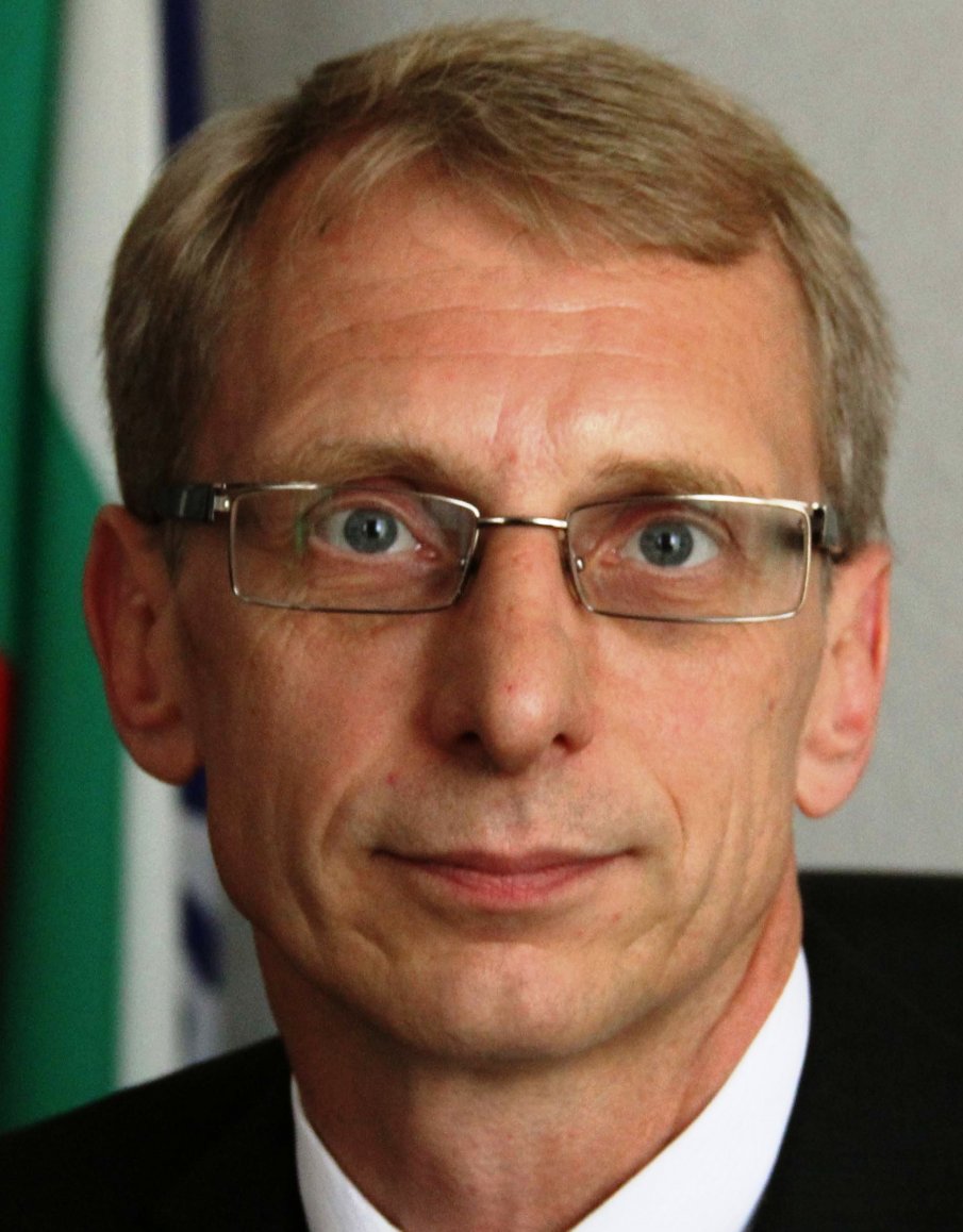 ЧИСТКАТА ПРОДЪЛЖАВА: Образователният министър пенсионира шестима регионални началници