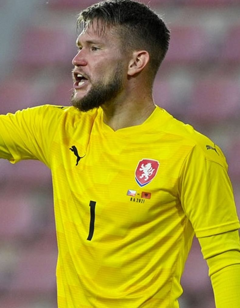 Вратарят на Чехия си уреди трансфер в ...