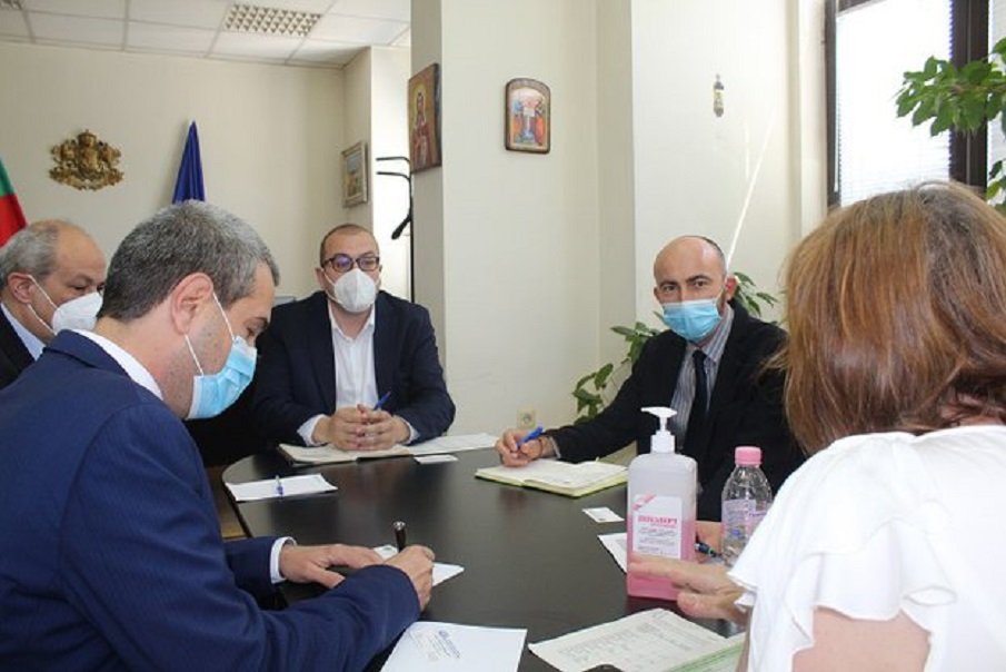 Предлагат специалността „Медицинска сестра“ да стане защитена