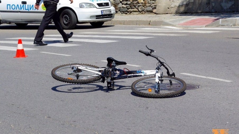 Кола помете и уби велосипедистка край Плевен