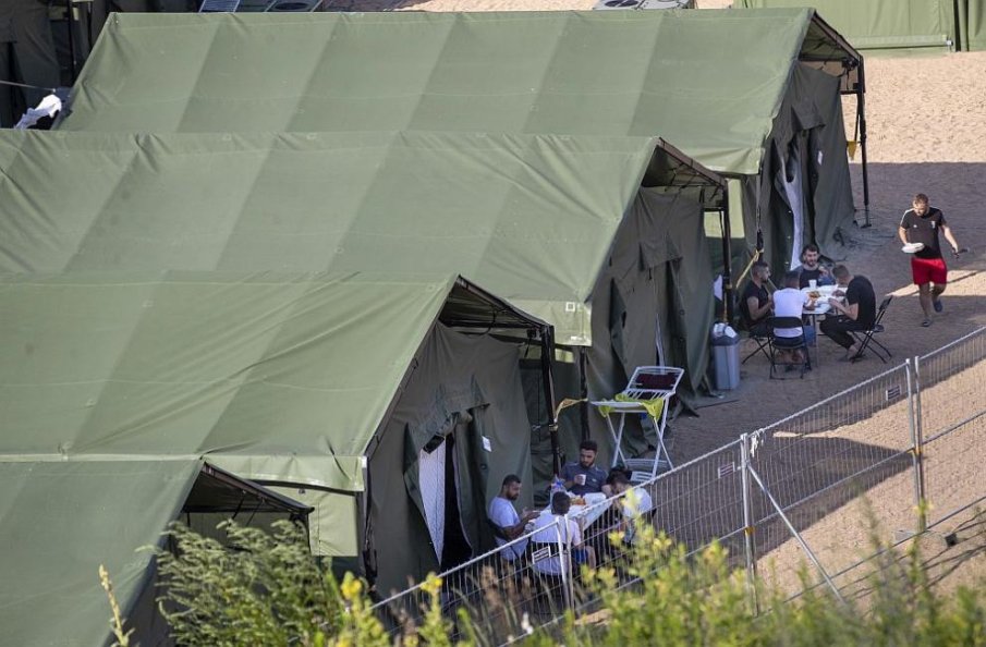 Литва вдига ограда на границата си с Беларус, за да спира мигранти