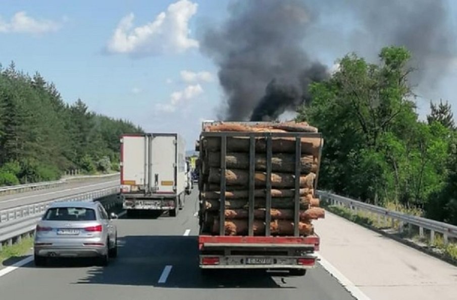 ОТ ПОСЛЕДНИТЕ МИНУТИ: Страшен инцидент на АМ „Тракия“ (СНИМКИ)