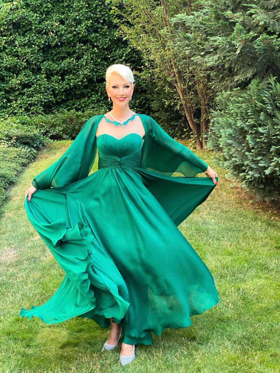 ИЗНЕНАДА: Мисис Баба Дони Василева вдигна пищна сватба (СНИМКИ)