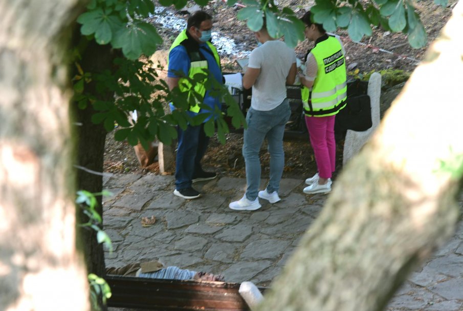 ПОТРЕСАВАЩО: Първи снимки от мястото на зловещото убийство в Бояна