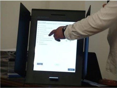 В Хасково в две секции машините били програмирани да започнат работа от 8 ч., в Бургаско технически проблеми блокираха изборния процес