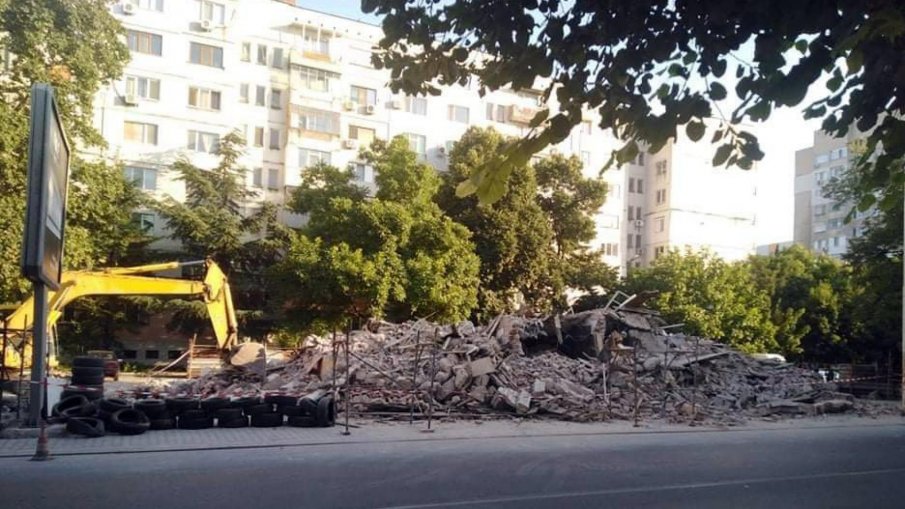 В Стара Загора сринаха Дома на алкашките, бил отживелица