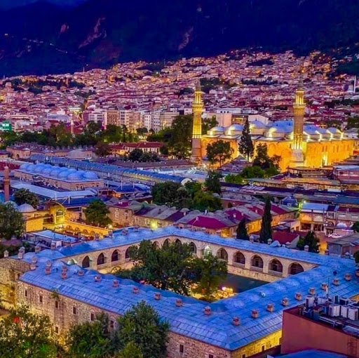 ИНЦИДЕНТ: Избиратели се сбиха на опашка за гласуване в Бурса