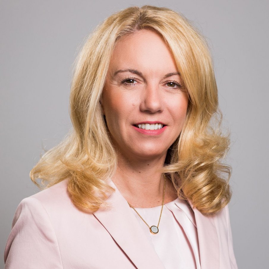 Михаела Лашова, предложена за шеф на МРРБ, е кадър на Уникредит