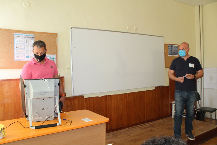 Делян Добрев: Гласувах за правителство, което да продължи да помага на Хасково (СНИМКИ)