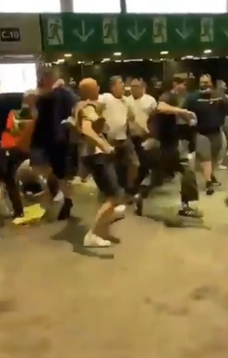 Английски фенове атакуваха привърженици на Италия на един от входовете на „Уембли” след финала на Евро 2020