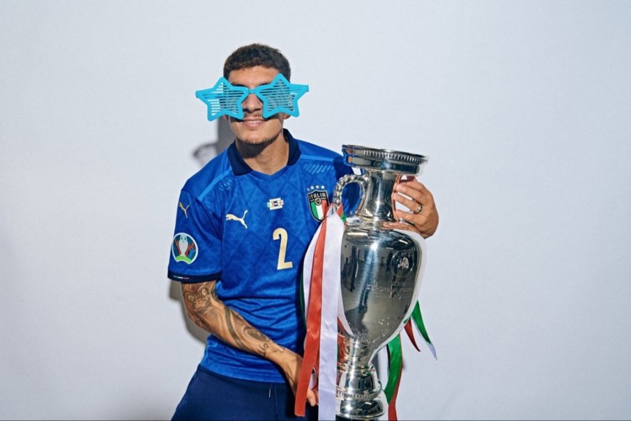 ГАФ: Звезда на Италия си запали цигара в съблекалнята на Уембли (СНИМКА)