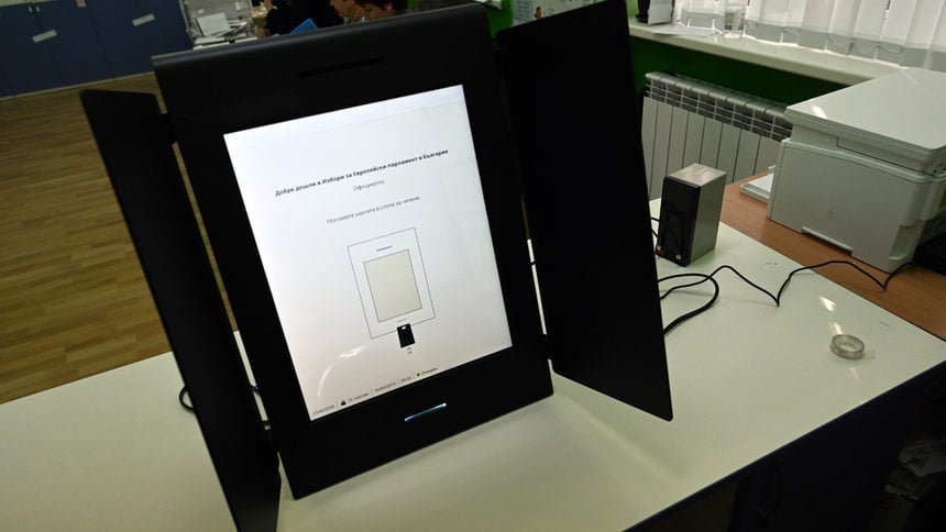 17 672 са гласувалите в 65 секции от общо 112 в Турция