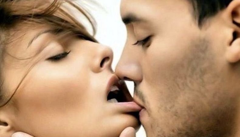 Седем типа целувки, които влудяват мъжете
