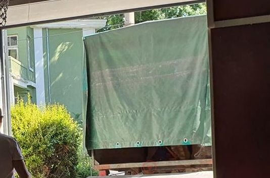 Фирма на родителите на зам.-областния управител на Хасково доставя водата за СИК-овете на изборите