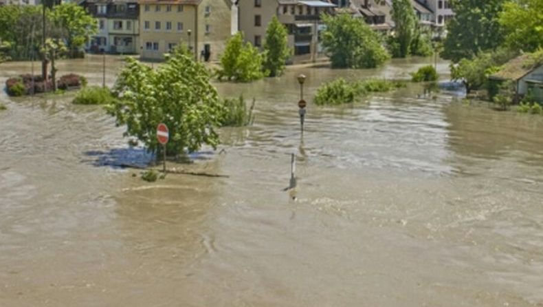 Бури причиниха наводнения и изтръгнаха дървета в Германия