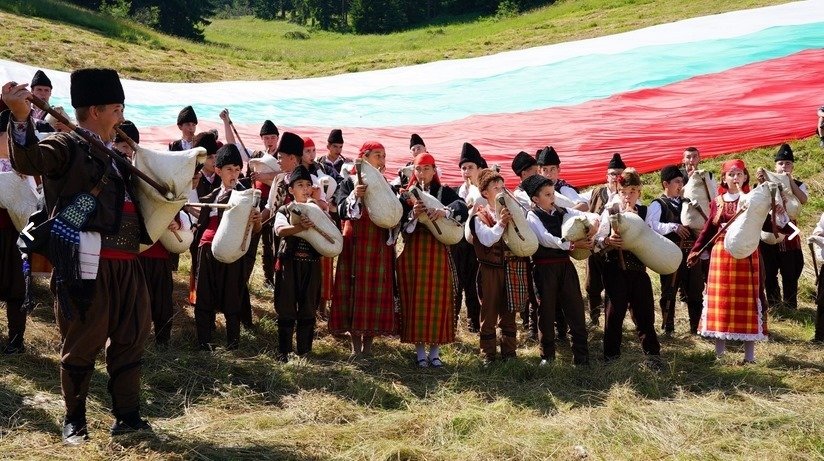 101 каба гайди гостуват за фолк събора на Свети Константин